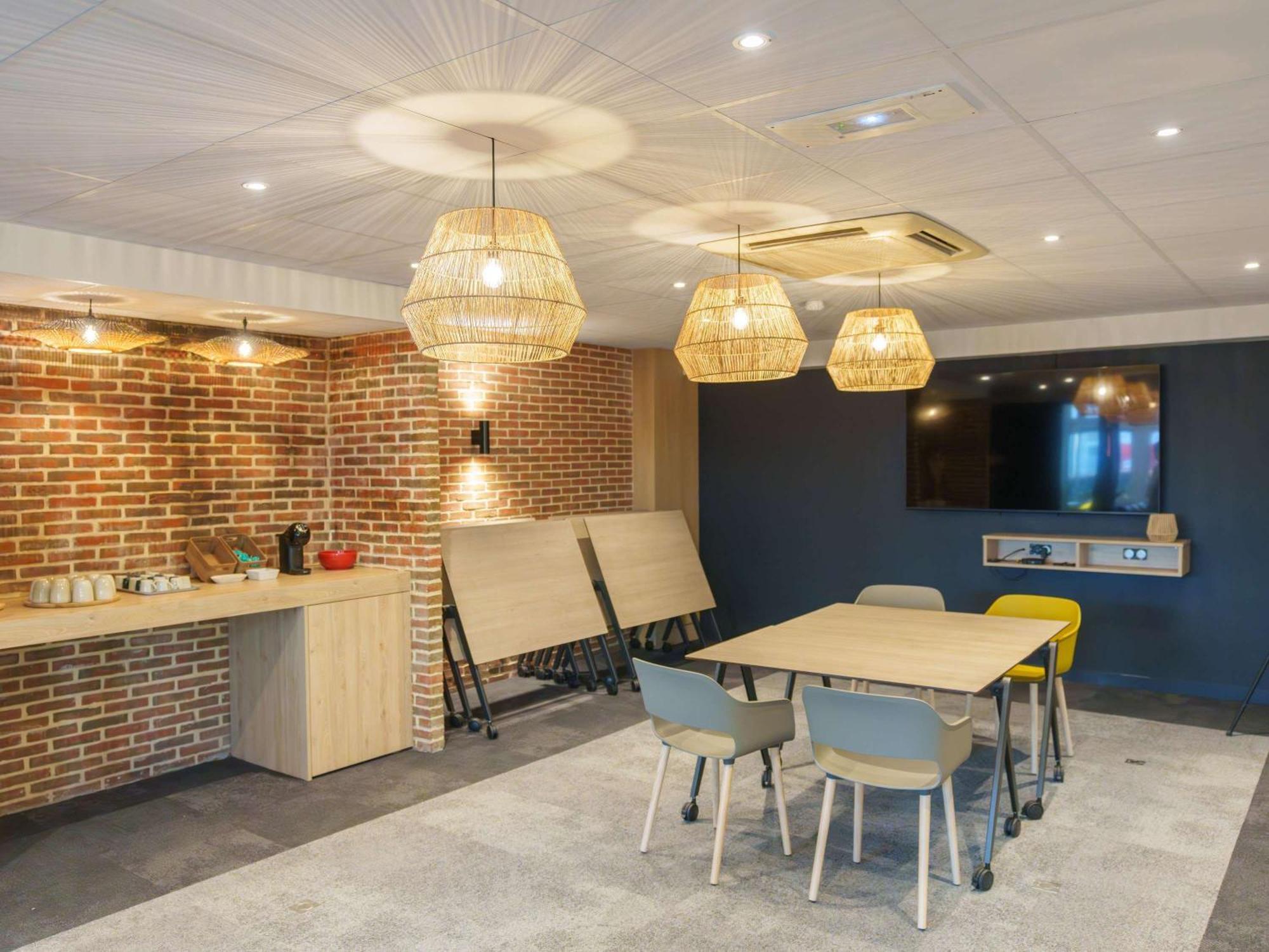 Ibis Laon Hotel ภายนอก รูปภาพ